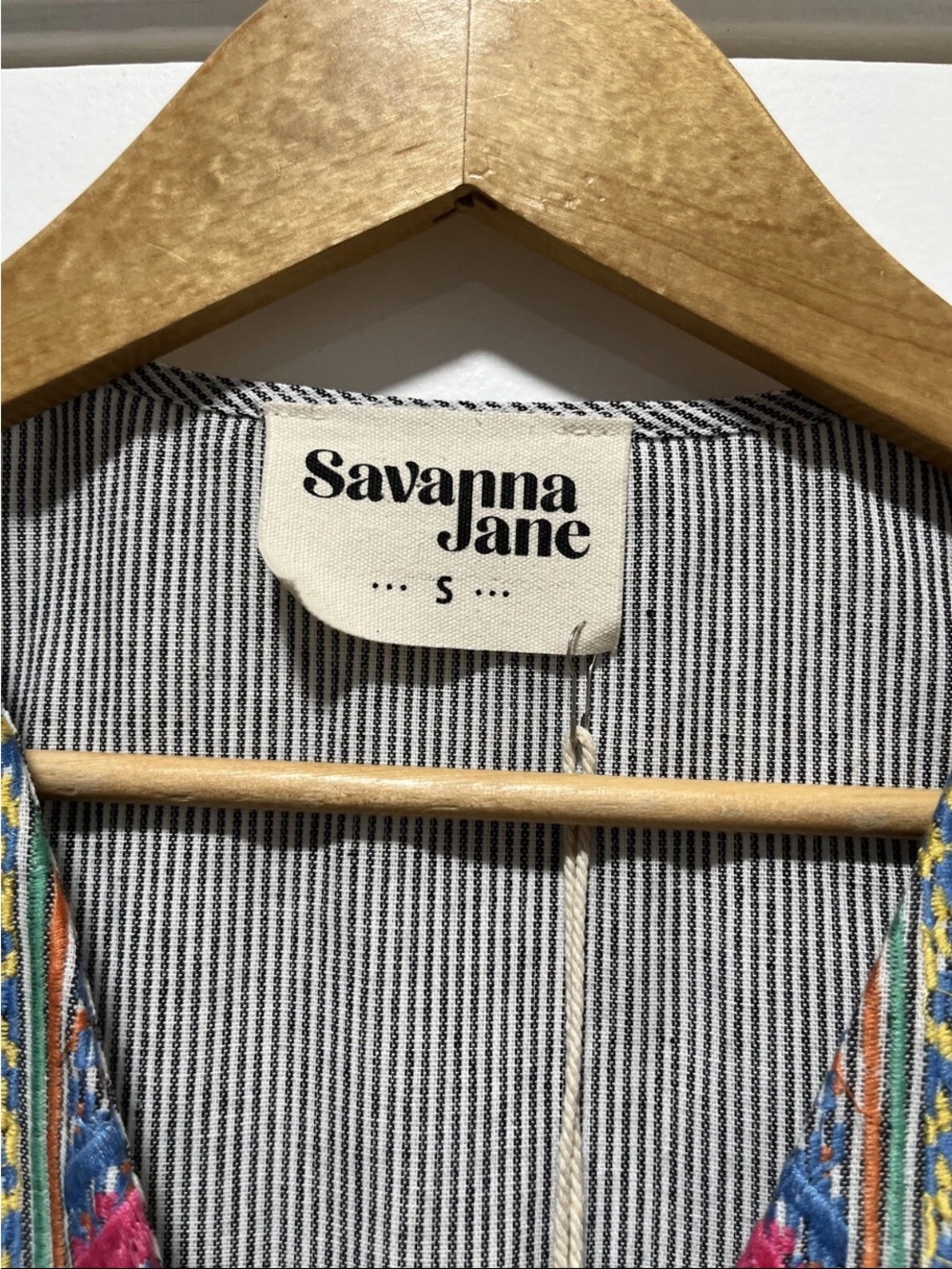 Savanna Jane Blouse Womens Small Pinstripe Embroidered Southwest Morgan Top - Picture 4 of 5